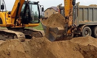 Выкопать яму экскаватором в Горно-Алтайске от 919 руб. - 2Землекопа-Грн